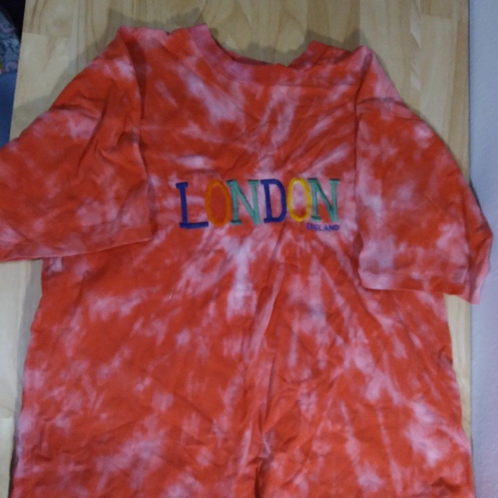 Vintage 90s Churchill London Spell Out Reverse Tie Dye T-Shirt